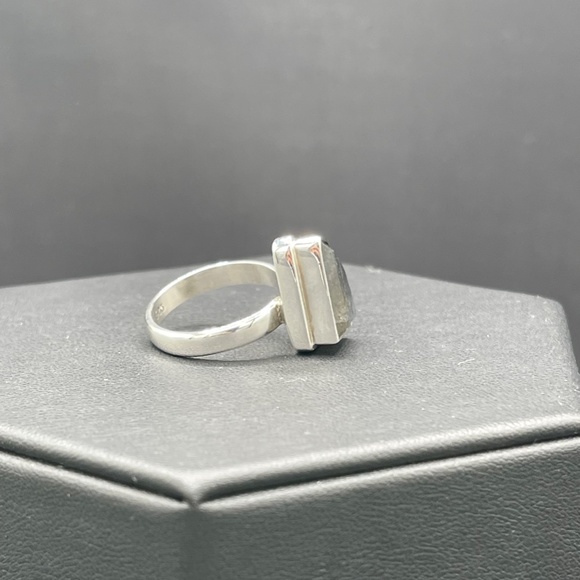 Natural Labordorite Fancy Cut Sterling Silver Ring (Size 8) - Picture 6 of 10